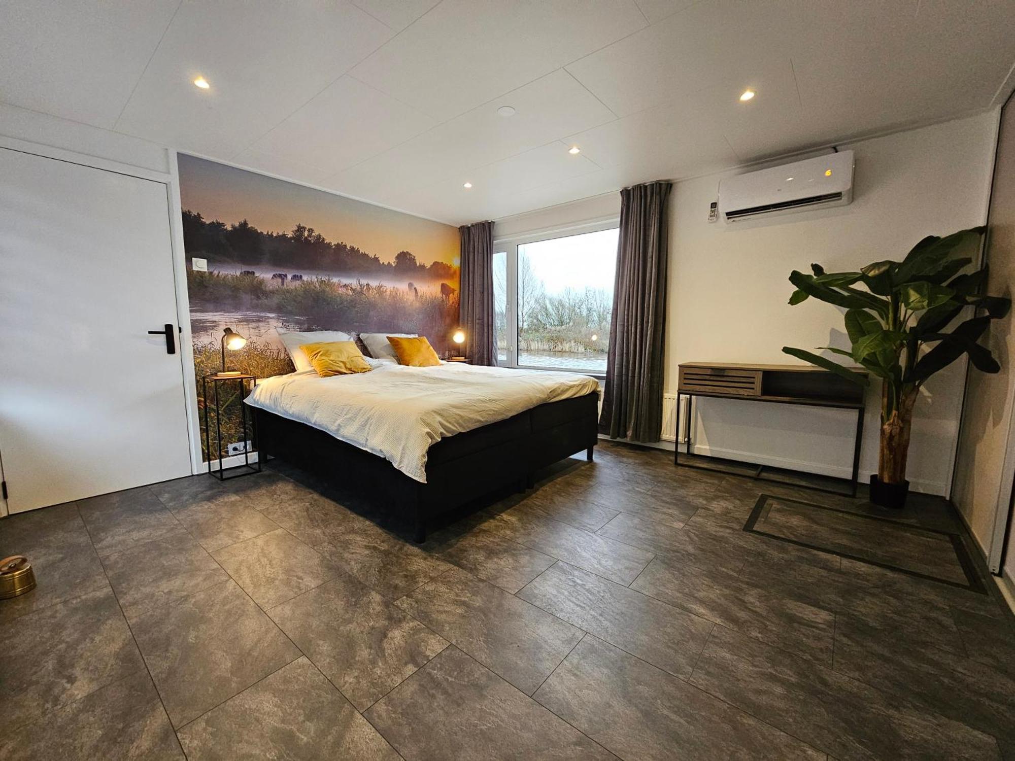 Bateau-hôtel Luxe Woonboot In De Evt Met Console Bootje! Leeuwarden